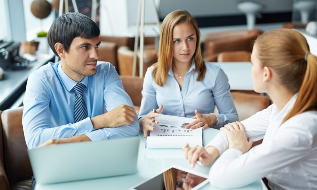 Travailler avec des agences de recrutement : avantages et inconvénients